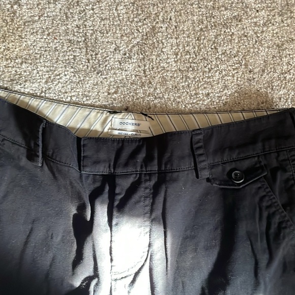 Dockers Black Flat Front Shorts Casual Style - Picture 2 of 2